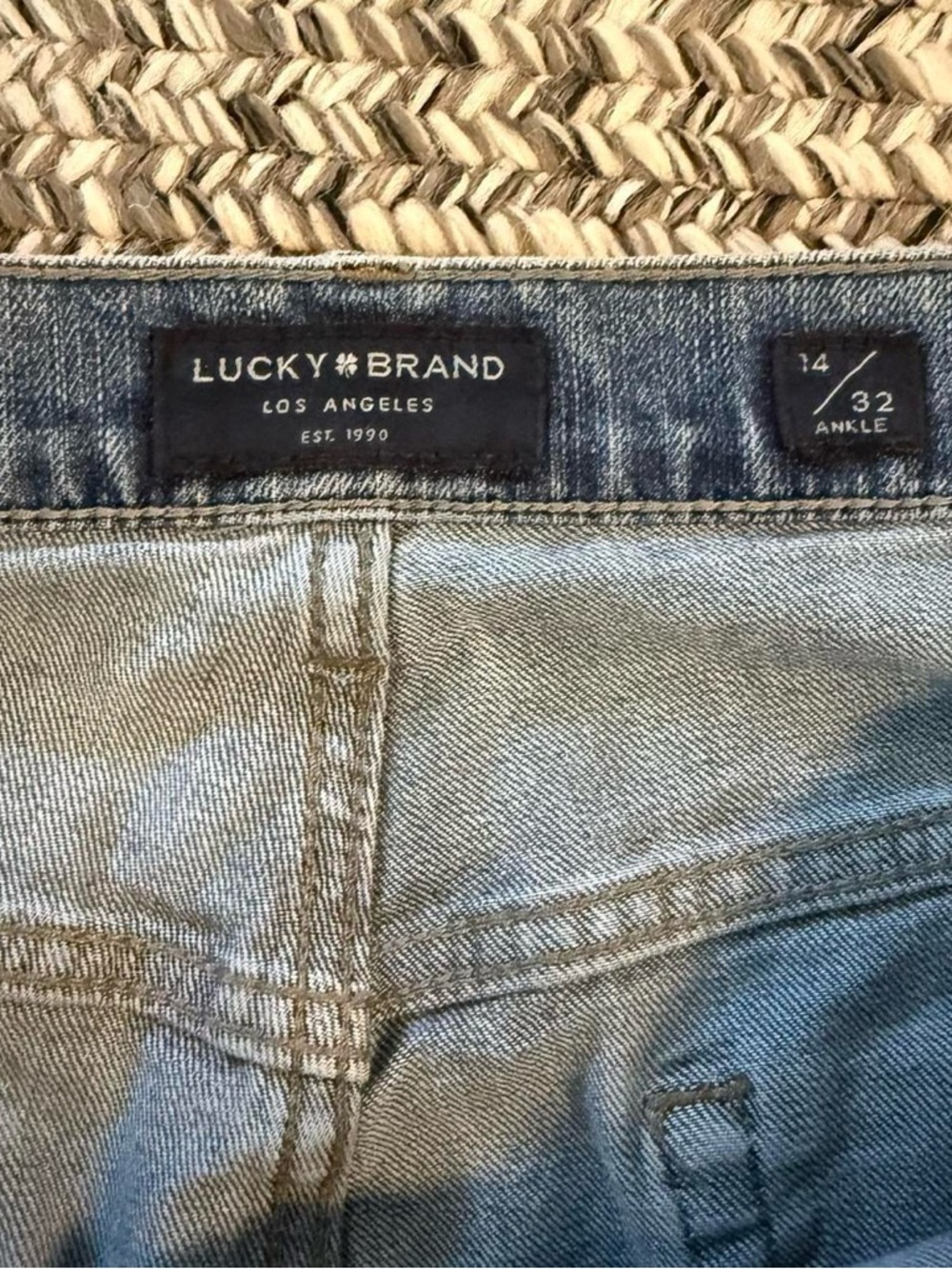 Lucky Brand blue high rise mom jeans distressed Mom Jean Drew cut casual - Picture 5 of 7